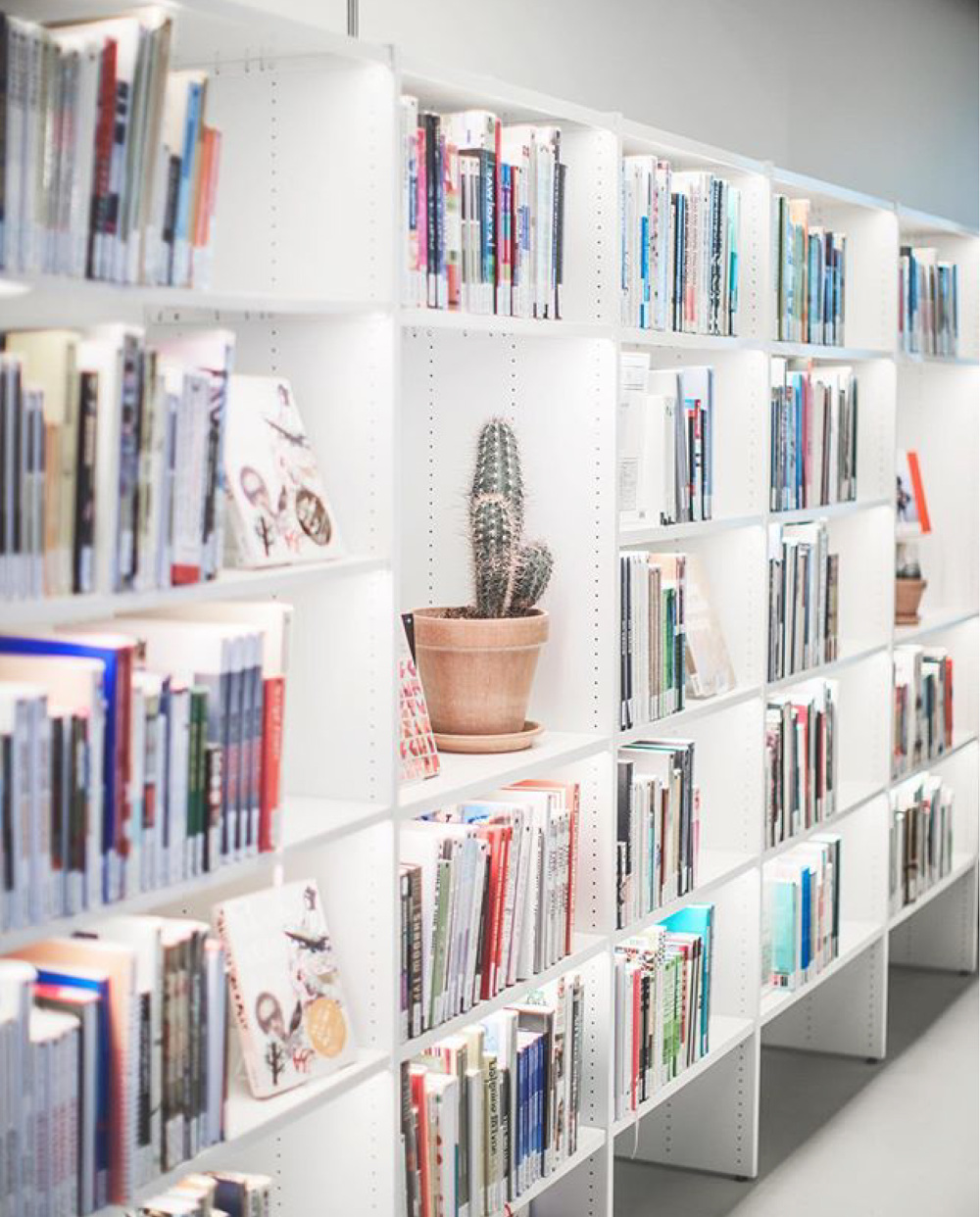 Indretning og lyssætning af bibliotek astrid asmussen Reol indretning